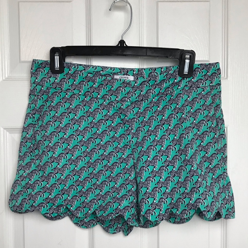 Crown & Ivy Zebra Scalloped edge Shorts. Size 4 - Picture 1 of 5